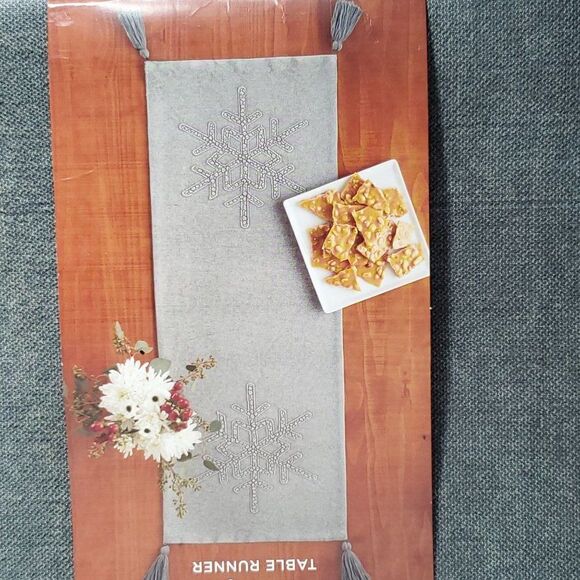 NEW St Nicholas Snow Flake Table Runner Gray Blue Christmas Holiday Winter - Picture 1 of 5